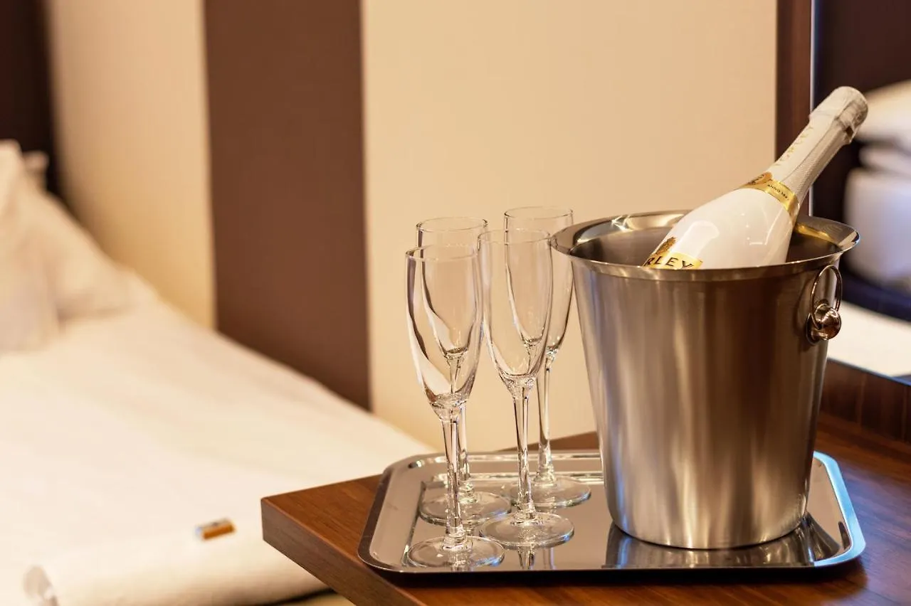 Ven Diofa De Lux Panzio Bed & Breakfast Segedin
