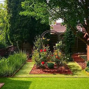 https://valentina-apartman.egerhotels.net
